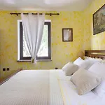 Emi Villa